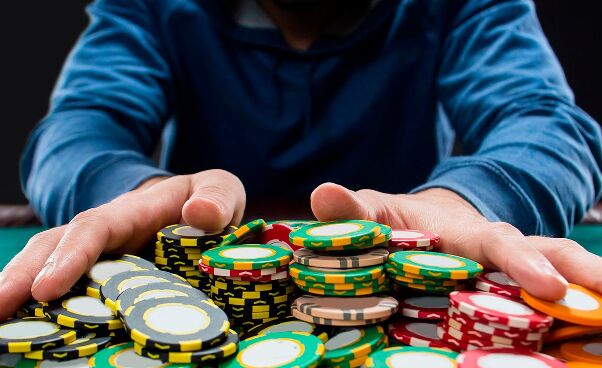 Pensar Poker : Cómo jugar cartas premium