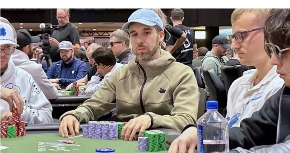 Día 5: Liderato del estudiante de Holz y jugadas creativas de las estrellas en el Main Event