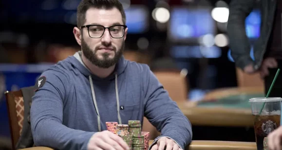 Noticias rápidas: Galfond habla del rake, Ren Lin firma con WPT Global y una escalera real foldeada