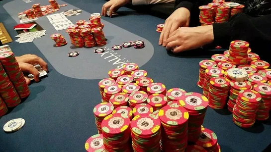 Solucionando problemas: top pair contra tres donks en un bote de 3-bet