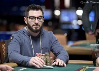 Noticias rápidas: Galfond habla del rake, Ren Lin firma con WPT Global y una escalera real foldeada