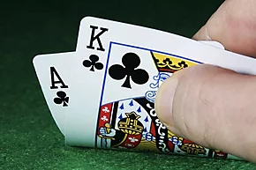 Una prótesis en juego, 5$ por cazar una mosca, poker ciego y otras apuestas paralelas salvajes